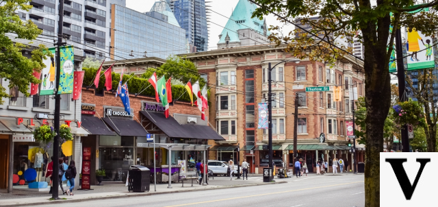 Robson Street: Shopping and Urban Vibes