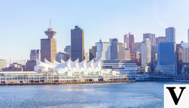 Canada Place: Iconic Waterfront Landmark